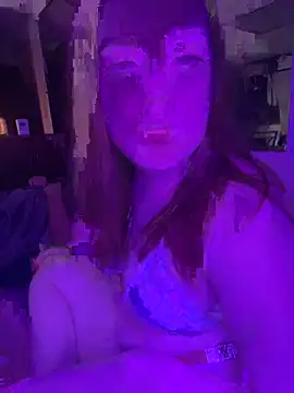 bree4205 online show from January 1, 2025, 11:18 pm