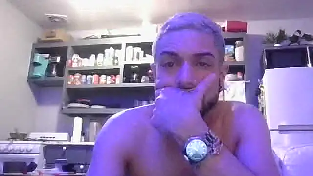 Snapshot of DerekPerez2025 chatting on March 7, 2026, 4:01 pm DerekPerez2025 online show from March 7, 2026, 4:01 pm