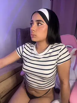 Emily-14 online show from November 13, 2025, 4:49 am