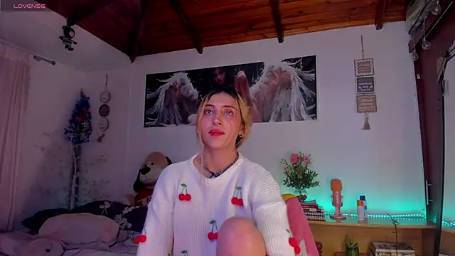 cuteweed420 online show from April 14, 2026, 2:05 am