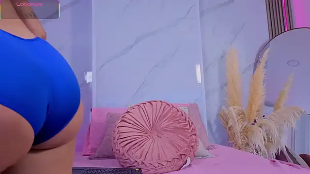 Chlooee   online show from October 23, 2025, 5:22 pm