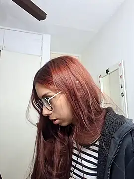 Jazmin-Cerezita online show from October 31, 2025, 1:35 am