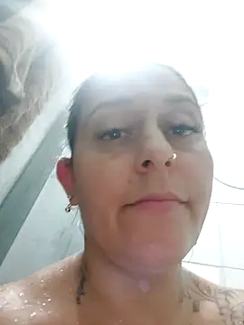 baixinhaloira online show from November 18, 2025, 1:32 am