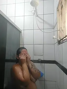 baixinhaloira online show from November 13, 2025, 1:04 pm