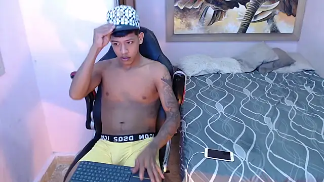 mr stiven  online show from March 8, 2025, 3:06 am