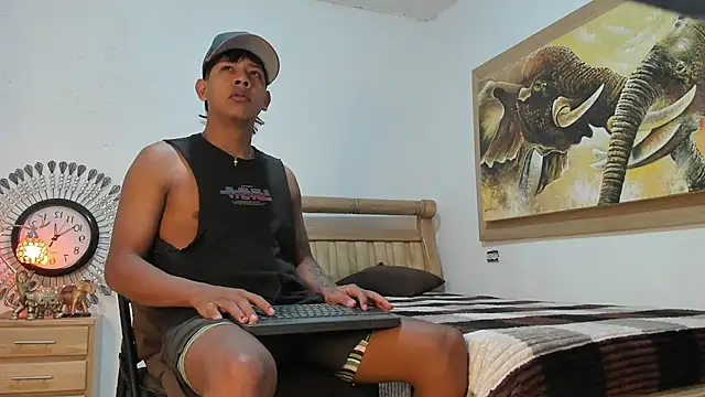 mr stiven  online show from April 13, 2026, 2:59 am