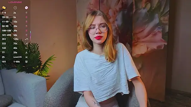 Snapshot of UdelaAllston chatting on December 22, 2025, 11:10 am UdelaAllston online show from December 22, 2025, 11:10 am