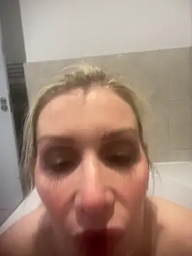 Englishhotwife4u online show from December 21, 2024, 3:09 pm