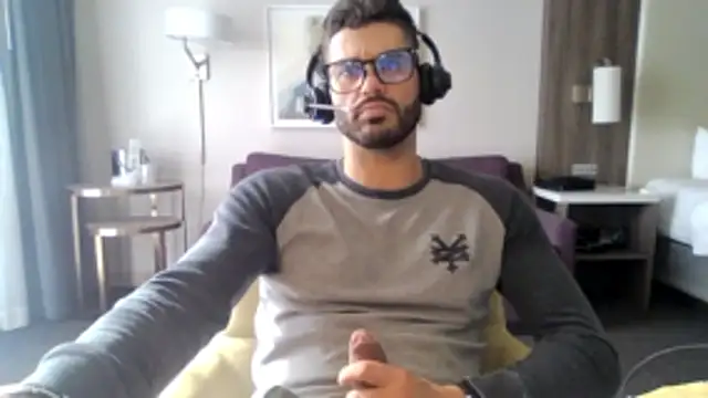 Snapshot of Strokeking4u chatting on February 2, 2026, 8:52 pm Strokeking4u online show from February 2, 2026, 8:52 pm