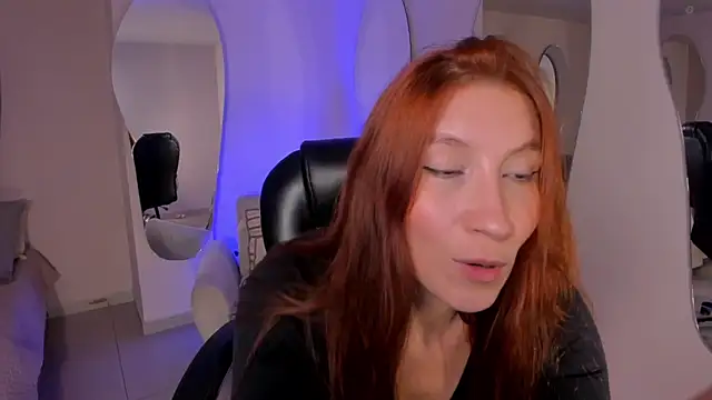 Snapshot of MiaFarrell_ chatting on May 19, 2026, 5:53 pm MiaFarrell online show from May 19, 2026, 5:53 pm