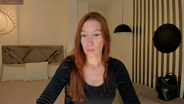 MiaFarrell  online show from April 17, 2026, 5:38 pm