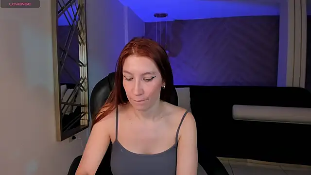 Snapshot of MiaFarrell_ chatting on November 29, 2025, 11:21 am MiaFarrell online show from November 29, 2025, 11:21 am