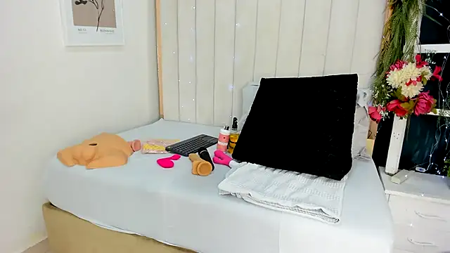 africa holmes online show from November 19, 2025, 2:44 am