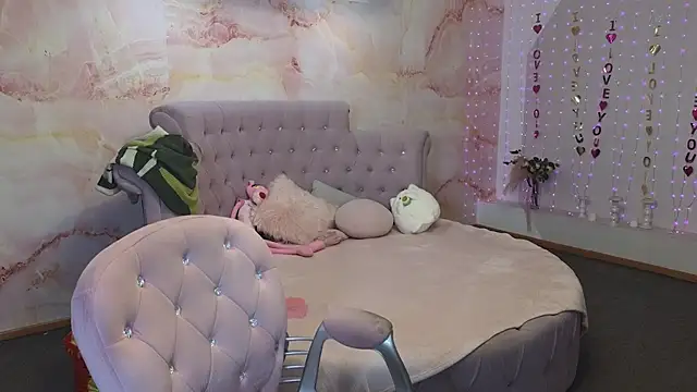 Penelope Pinky online show from November 5, 2025, 10:18 am