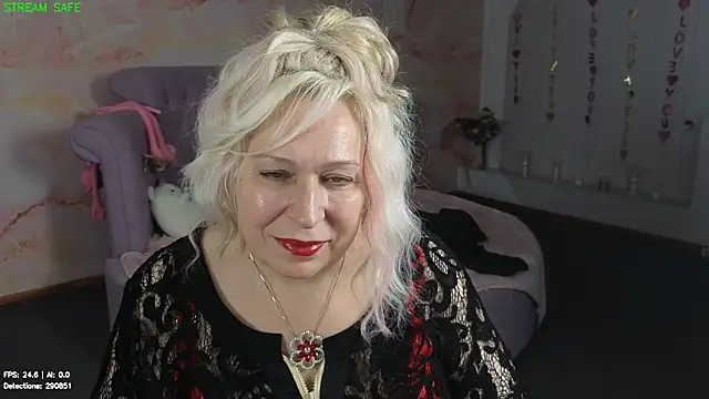 Snapshot of Penelope_Pinky chatting on June 17, 2026, 12:04 pm Penelope Pinky online show from June 17, 2026, 12:04 pm