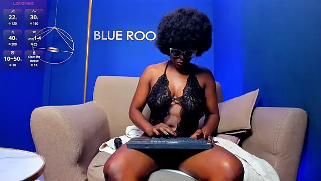 Snapshot of lolajenkins_ chatting on February 12, 2025, 10:59 pm lolajenkins online show from February 12, 2025, 10:59 pm