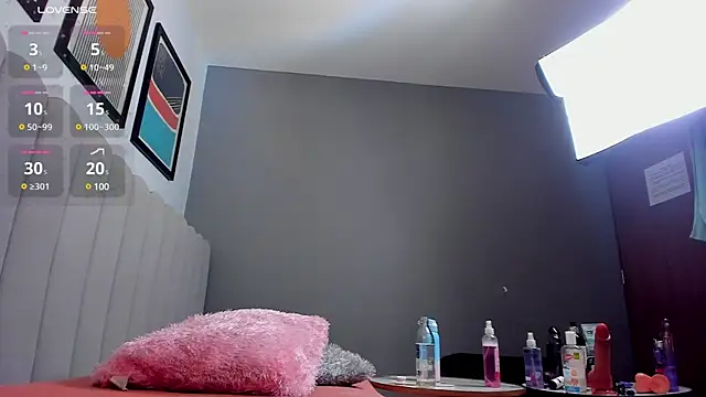 Snapshot of lolajenkins_ chatting on February 6, 2025, 7:40 pm lolajenkins online show from February 6, 2025, 7:40 pm