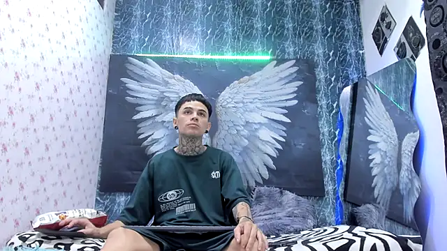 exotic hot couple online show from April 13, 2026, 1:53 am