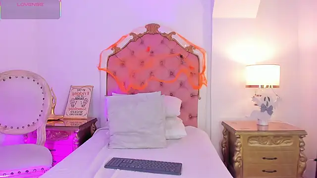 rebeca watsson online show from October 30, 2025, 12:14 pm