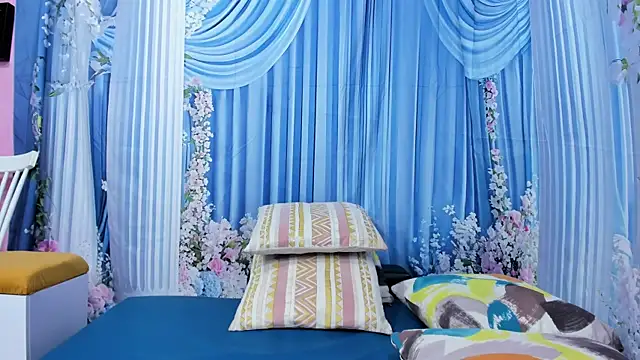 Snapshot of miss--flora chatting on July 25, 2026, 4:13 pm miss--flora online show from July 25, 2026, 4:13 pm