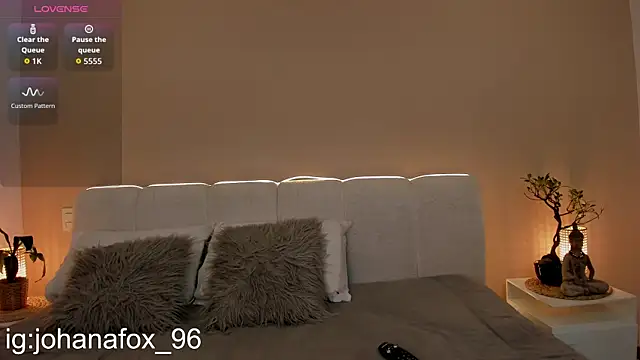 johanafox  online show from January 13, 2026, 11:19 pm