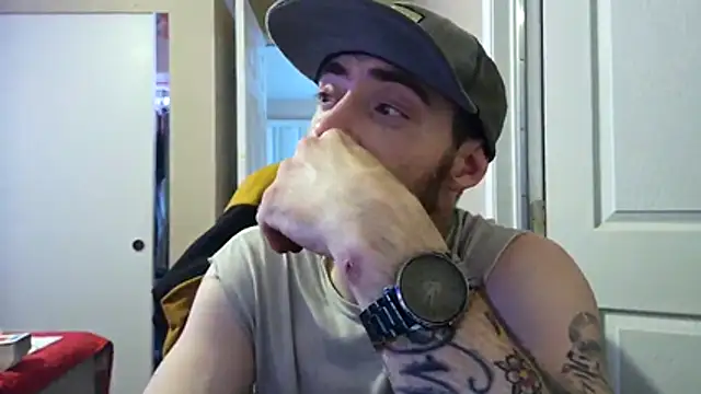 Huntzg23 online show from April 17, 2026, 4:37 am