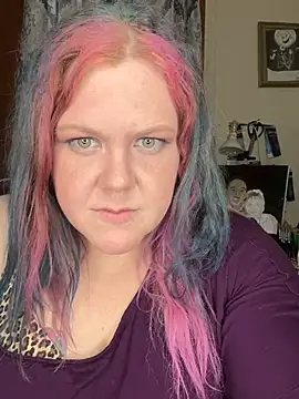 Snapshot of leenieb88 chatting on December 23, 2024, 4:06 pm leenieb88 online show from December 23, 2024, 4:06 pm