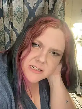 Snapshot of leenieb88 chatting on December 24, 2024, 12:33 am leenieb88 online show from December 24, 2024, 12:33 am