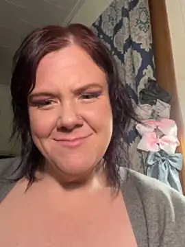 Snapshot of leenieb88 chatting on February 3, 2026, 11:04 am leenieb88 online show from February 3, 2026, 11:04 am