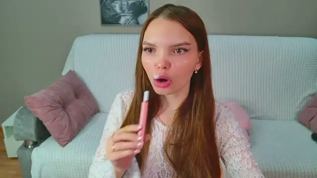 Snapshot of Curvy_Dynamite_ chatting on June 19, 2026, 1:11 am Curvy Dynamite online show from June 19, 2026, 1:11 am