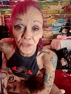 MommyMisfit online show from January 8, 2026, 3:45 am