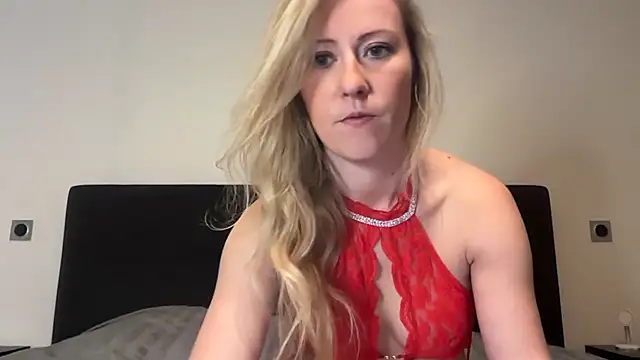 Snapshot of Emmy_frenchie chatting on March 13, 2025, 7:39 pm Emmy frenchie online show from March 13, 2025, 7:39 pm