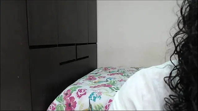 arianna ros3 online show from October 6, 2025, 3:57 pm