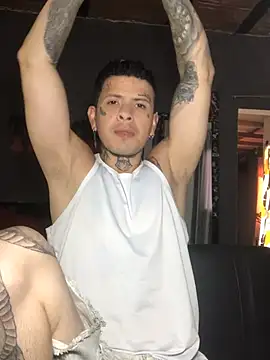 edttatuado19 online show from December 16, 2024, 7:32 pm