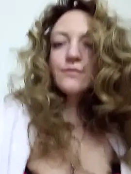 KattyLuuu online show from April 1, 2026, 9:45 pm