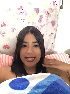 mia-valentina online show from January 28, 2025, 7:00 pm