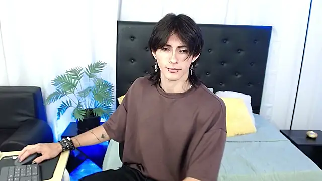 andreey50 online show from November 18, 2025, 2:09 pm