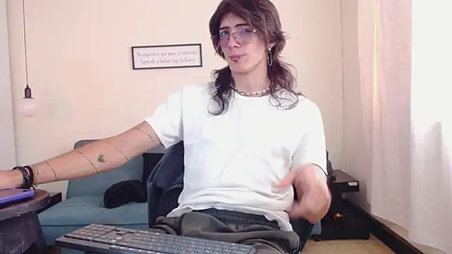 andreey50 online show from February 15, 2025, 8:12 pm