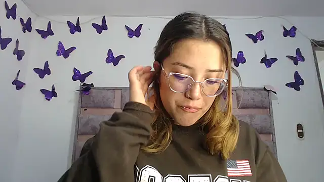 Snapshot of Anny_Fox- chatting on January 18, 2026, 2:59 am Anny Fox- online show from January 18, 2026, 2:59 am