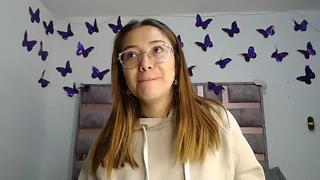 Snapshot of Anny_Fox- chatting on February 6, 2026, 4:08 am Anny Fox- online show from February 6, 2026, 4:08 am