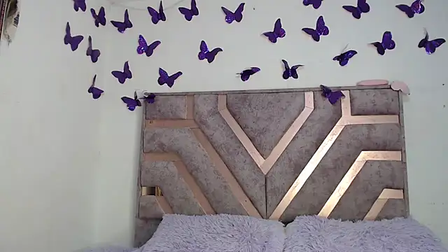 Snapshot of Anny_Fox- chatting on February 21, 2026, 4:03 am Anny Fox- online show from February 21, 2026, 4:03 am