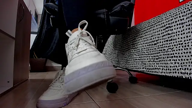 Snapshot of Keiny-Rave chatting on October 5, 2025, 1:40 am Keiny-Rave online show from October 5, 2025, 1:40 am