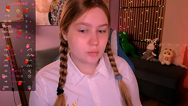 Snapshot of Ellie_Wellie chatting on September 19, 2025, 8:13 pm Ellie Wellie online show from September 19, 2025, 8:13 pm