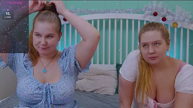 Snapshot of Ellie_Wellie chatting on January 21, 2025, 5:30 pm Ellie Wellie online show from January 21, 2025, 5:30 pm