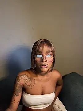 Zizi-campbel online show from February 3, 2026, 8:41 am