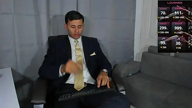 Hideintheoffice online show from October 4, 2025, 11:39 pm