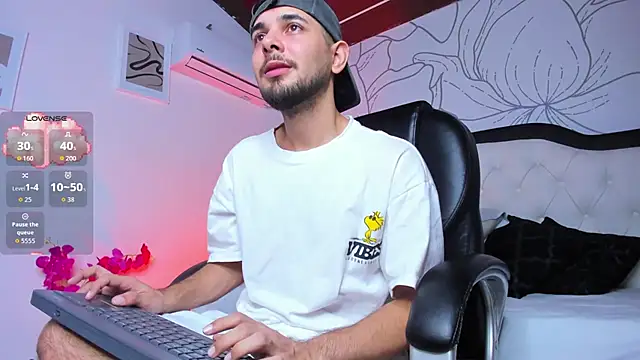 Snapshot of Samir_bear chatting on November 22, 2025, 1:54 pm Samir bear online show from November 22, 2025, 1:54 pm