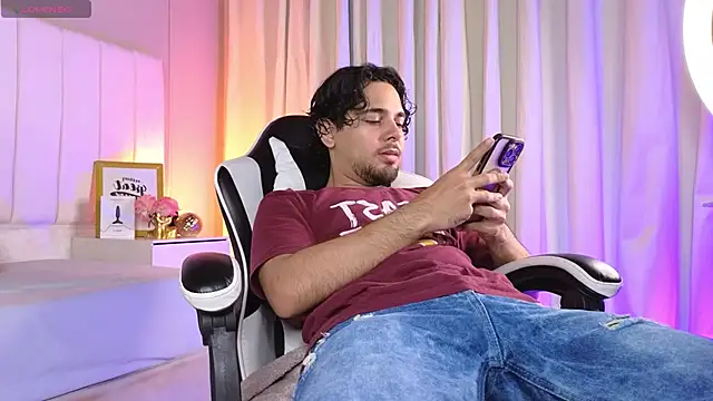 Snapshot of Samir_bear chatting on January 15, 2026, 12:52 pm Samir bear online show from January 15, 2026, 12:52 pm