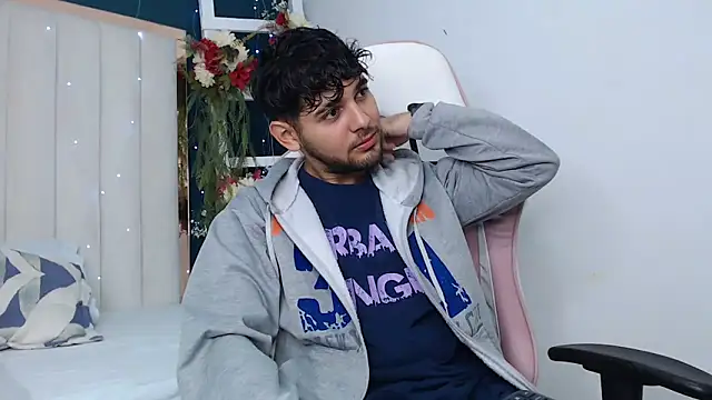 Snapshot of Samir_bear chatting on March 17, 2025, 12:25 pm Samir bear online show from March 17, 2025, 12:25 pm