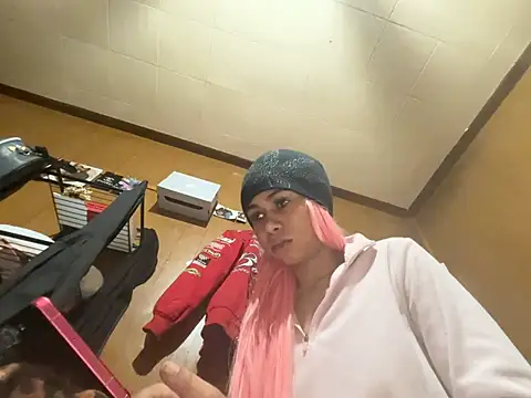 carmelbbyx22 online show from April 5, 2026, 1:29 pm